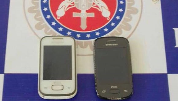 PM apreende celulares arremessados para dentro do presídio de Paulo Afonso