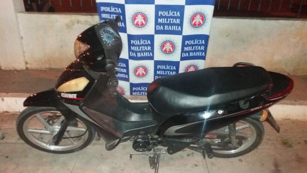 Paulo Afonso: Moto furtada próximo à loja Le Biscuit é recuperada pela PM