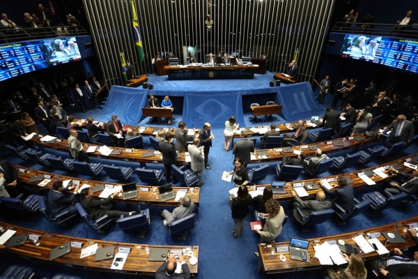 Aprovado projeto que pune importunação e agrava crimes sexuais