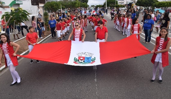 Colégio Sete homenageia o hino de Paulo Afonso nos 60 anos da cidade