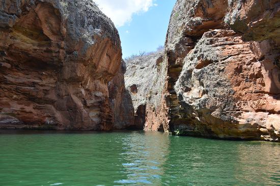 Na tentativa de salvar animal, criança morre afogada nos cânions do Rio São Francisco