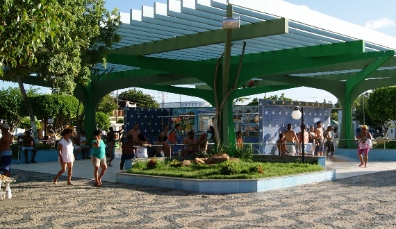 Homem é preso após apalpar partes íntimas de garota de 7 anos enquanto ela se banhava numa fonte, na praça de Caldas do Jorro