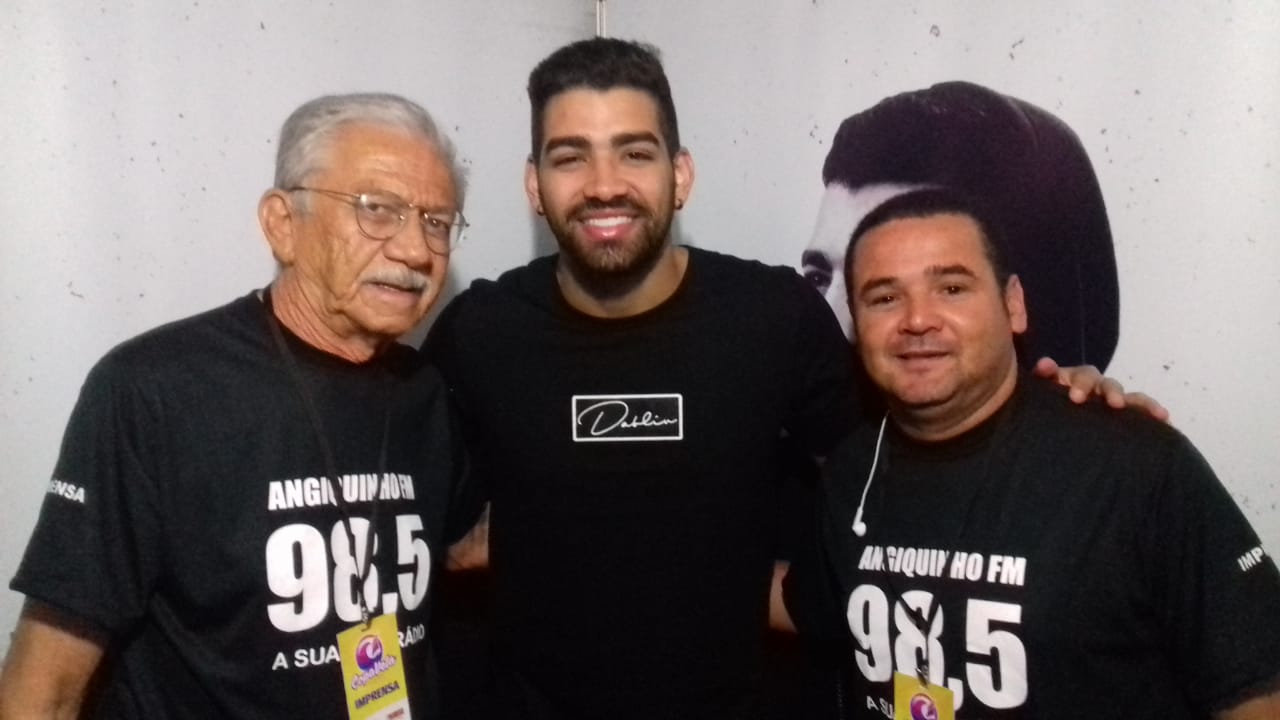 Em entrevista à Rádio Angiquinho FM, cantor Dilsinho fala da alegria por cantar em Paulo Afonso