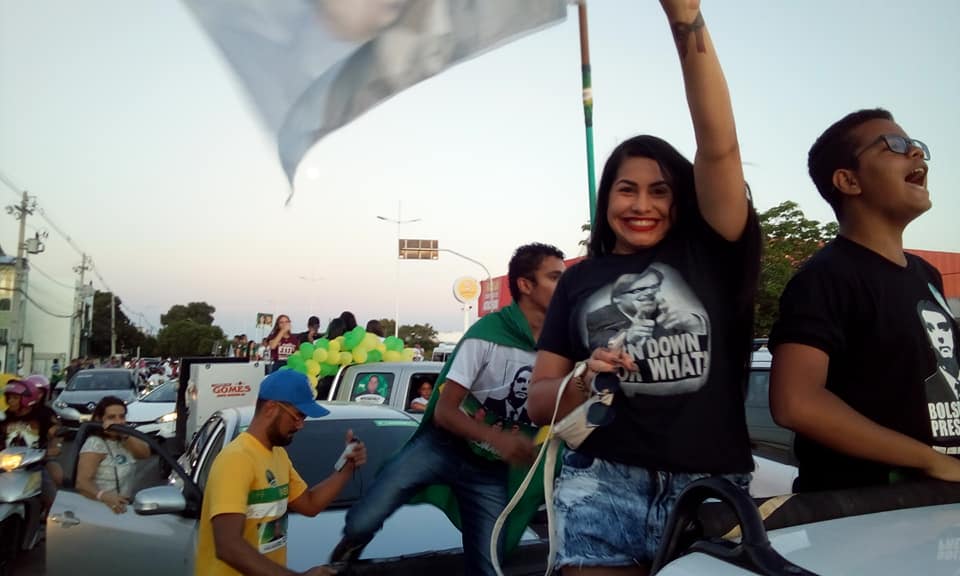 Apoiadores de Bolsonaro fazem carreata e buzinaço em Paulo Afonso (Fotos e Vídeo)