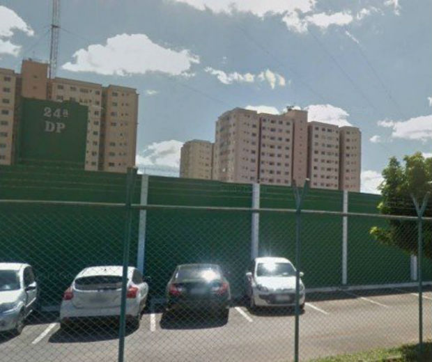 Mulher atira nos pés do marido depois de encontrá-lo com amante