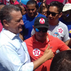 Caminhada de Rui leva multidão às ruas de Paulo Afonso