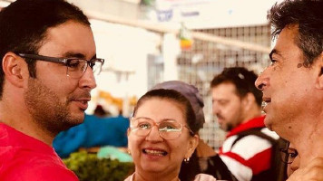 Candidato a deputado estadual, Mário Galinho, faz campanha em feiras e bairros de Paulo Afonso