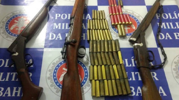 Polícia Militar apreende espingardas, rifle e munições na zona rural de Paulo Afonso