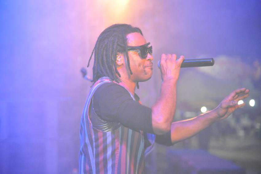 Toni Garrido faz show dançante na 1ª noite da Copa Vela 2018