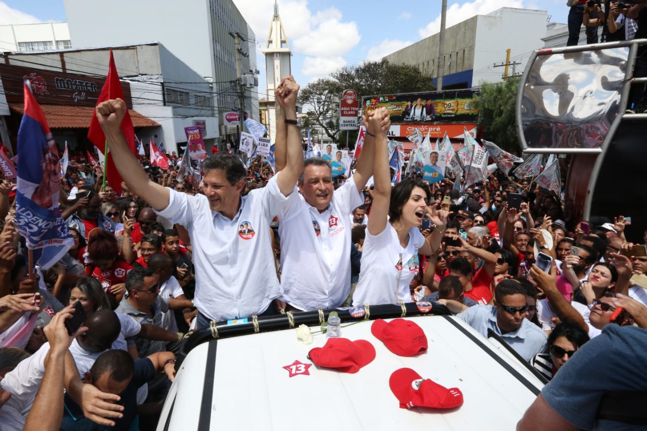 “O dia da resposta está chegando”, diz Haddad ao lado de Rui no interior da Bahia