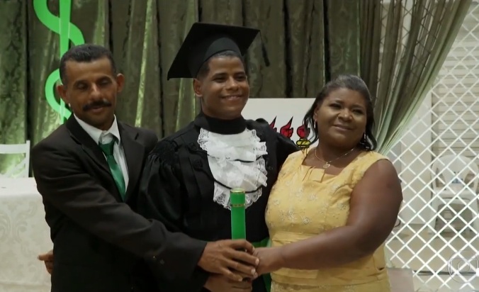 História emocionante! Simãodiense pobre e negro formou-se em medicina pela Universidade Federal (Vídeo)
