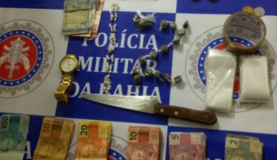 Dupla é presa com crack, maconha e R$ 1,4 mil no bairro Prainha