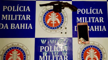 Dupla é presa pela PM com cocaína e arma de fogo em Paulo Afonso