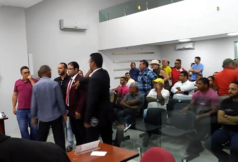 Em nota, Galinho sugere que discussão foi orquestrada para impedir votação das contas do ex-prefeito Anilton