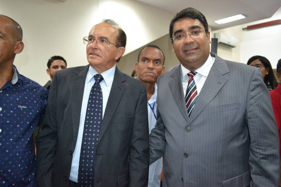 ‘Segura-bolsas’ que cercam o governo municipal se negam a ver o óbvio: placar de 10 x 04 foi criado por Luiz de Deus