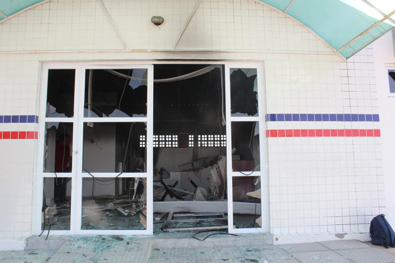 Jatobá: vândalos incendeiam e destroem escola municipal e posto de saúde no “Bem Querer” (Fotos)