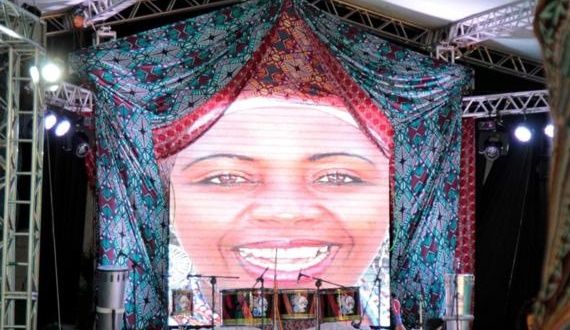 Coopex Colégio Boa Ideia: Literarte reúne milhares e aquece a economia