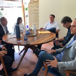 Bolsonaro promete criar 13º para programa Bolsa Família