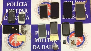 Polícia encontra 14 celulares e 2 trouxas de maconha em celas do Presídio de Paulo Afonso