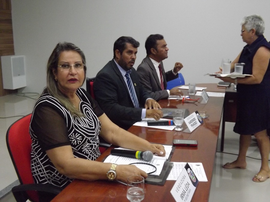 Governo municipal parece ter jogado a toalha: vereadores ficaram mudos nesta segunda (30)