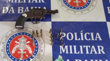 PM encontra mais uma arma e drogas no local onde “Fio” foi morto em troca de tiros