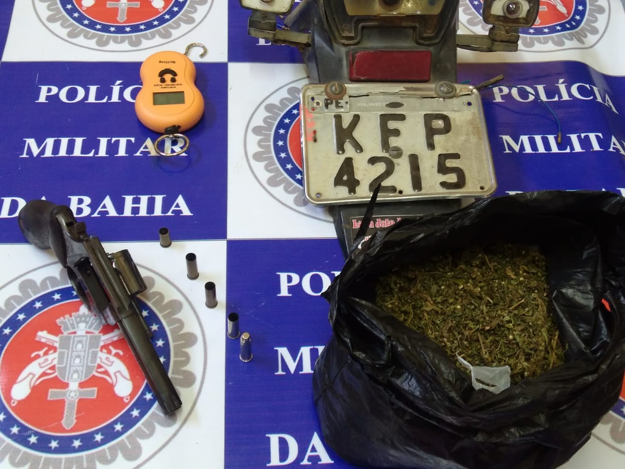 Em Rodelas, droga e arma são apreendidas e traficante morre em confronto com policiais do 20º BPM