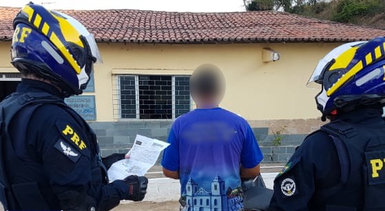 PRF prende motociclistas na BR 110 em Cícero Dantas (BA); um com nota fiscal falsa e outro por embriaguez
