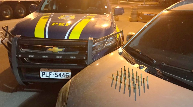 Em Pombal, PRF apreende munições e recupera veículo roubado