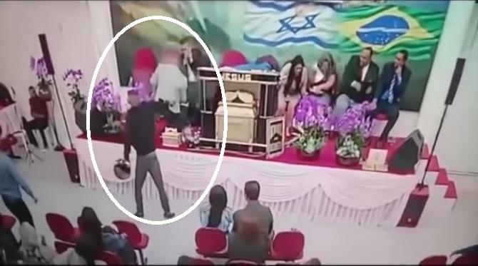 Igreja transmite momento em que pastor é baleado em culto (Assista)