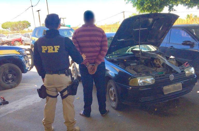 Veículo furtado em Vila Velha (ES) é recuperado pela PRF na BR 110, em Paulo Afonso (BA)