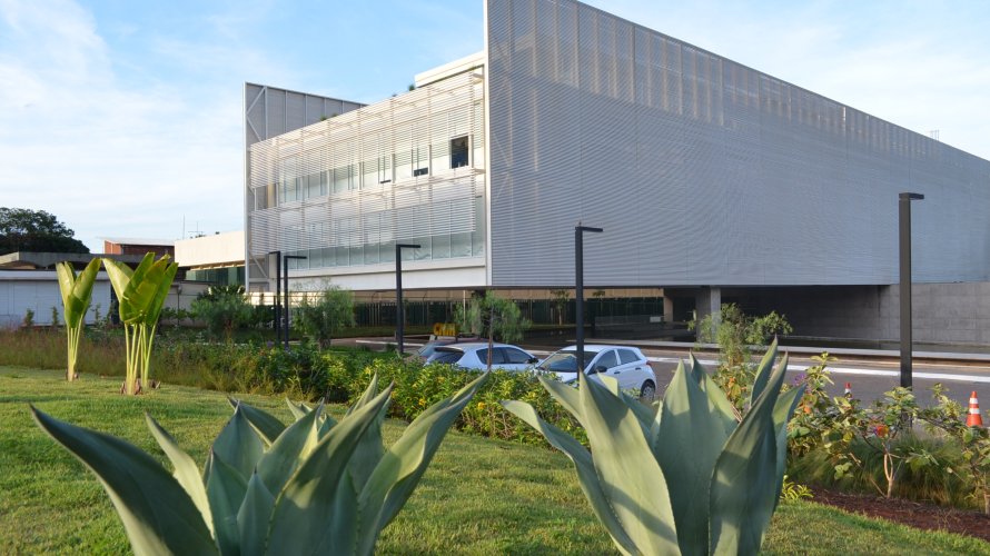 Saída de Cuba do Mais Médicos afeta 28 milhões de pessoas, diz CNM