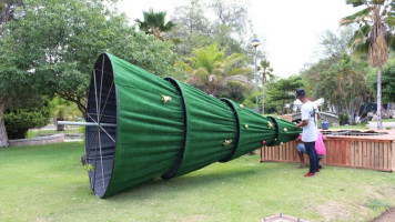Praça das Mangueiras recebe ornamentação para o Natal em Paulo Afonso (Fotos)