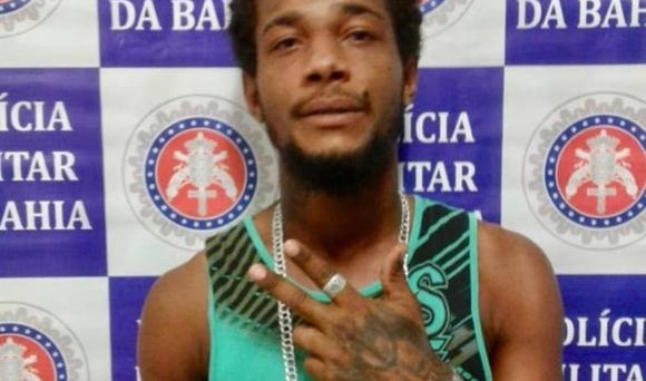 Suspeito faz pose após ser preso com 30g de maconha em Paulo Afonso