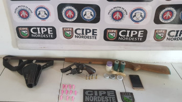 Cipe Nordeste prende traficante com armas e drogas em Tucano