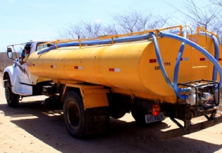 Prefeitura culpa vencedor de licitação por atrasos no pagamento dos pipeiros