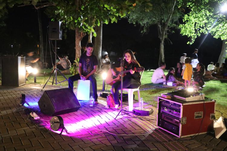 Luau na Praça oferta oportunidade de renda a vendedores ambulantes