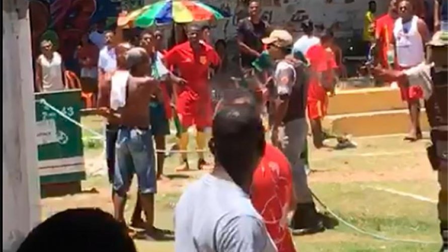 Uma pessoa morre e duas ficam feridas durante confusão envolvendo PMs em jogo de futebol na Bahia