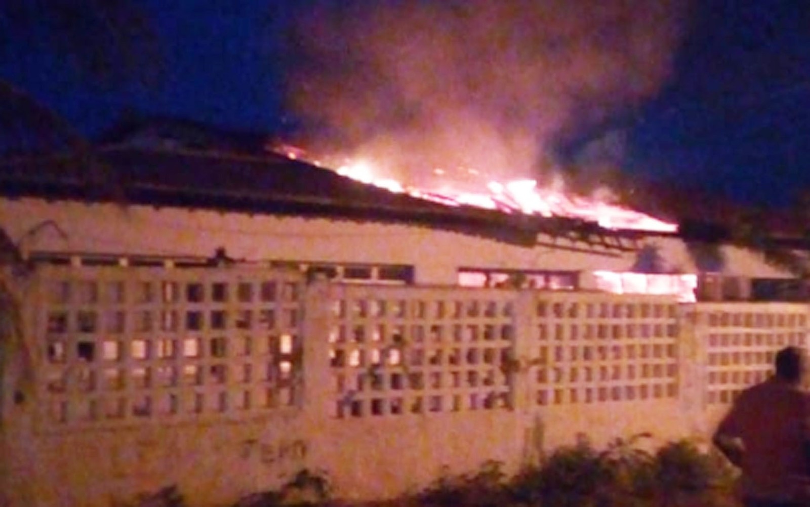 Colégio estadual é alvo de furtos e incêndio em Rodelas; suspeito é preso e levado para Paulo Afonso