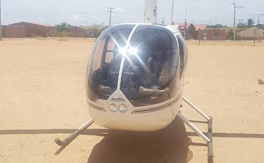 Helicóptero faz pouso em local inadequado em Paulo Afonso; PM é acionada e aborda piloto (Fotos)