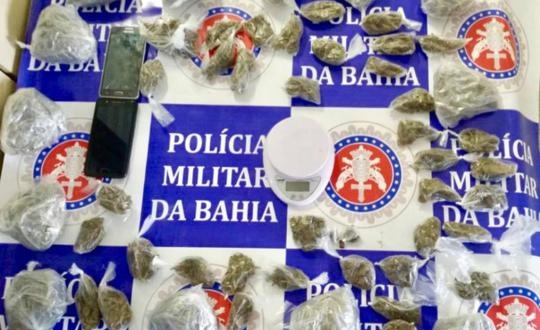 PM prende mãe e filho por acusação de tráfico de drogas em Paulo Afonso