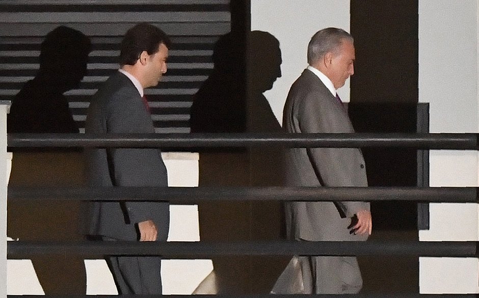 Michel Temer é solto e deixa prédio da Polícia Federal no Rio