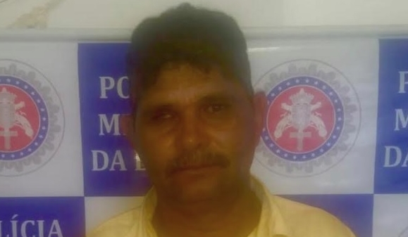 PM apresenta na delegacia de Paulo Afonso homem apontado como autor de homicídio na Caiçara I