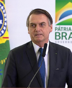 Bolsonaro determina, e Petrobras desiste de aumento do diesel