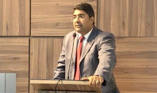 “Sou contra veementemente a tarifa de 80% cobrada pela Embasa”, esclarece Jean Roubert durante votação do PL 26