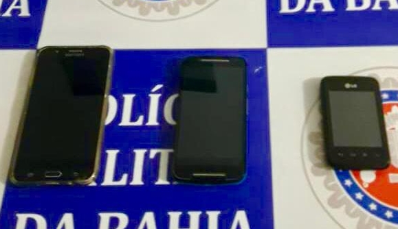 Aparelhos celulares são arremessados para o interior do Presídio de Paulo Afonso