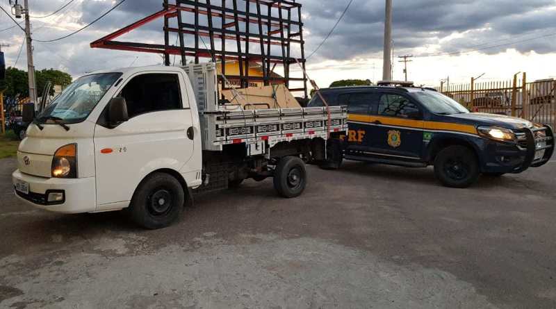 PRF recupera dois veículos com ocorrência furto/roubo nos municípios de Paulo Afonso e Itabuna