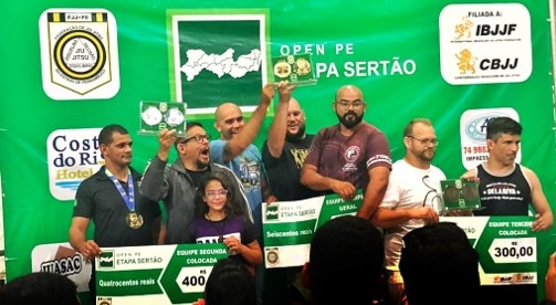 Equipe pauloafonsina de jiu jitsu conquista título em Pernambuco