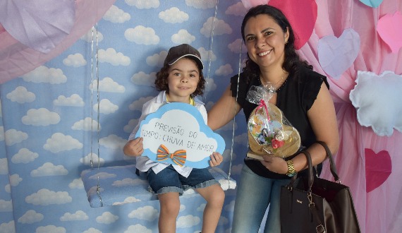 “Previsão do Tempo: Chuva de Amor” – Olha só que lindeza a comemoração do Dia das Mães da Ed. Infantil