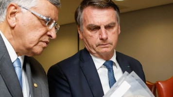 ‘Se um homem entrar na minha casa, é para meter chumbo mesmo’, diz Bolsonaro