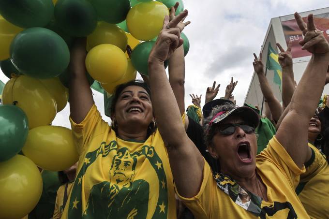 Apoiadores de Bolsonaro convocam atos pró-governo no dia 26